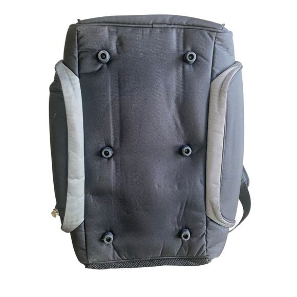 Nike Golf Duffle Bag Gym Workout  includes Carrying Strap Many Pockets - Picture 6 of 7